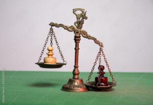 balanca da justica com simbolos de ma fe