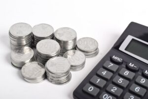 calculadora e dinheiro com fundo profissional