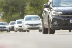 carro com placa de ipva vencido