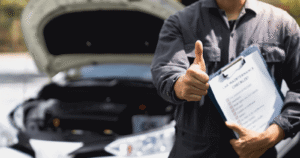 carro com placas e notas fiscais
