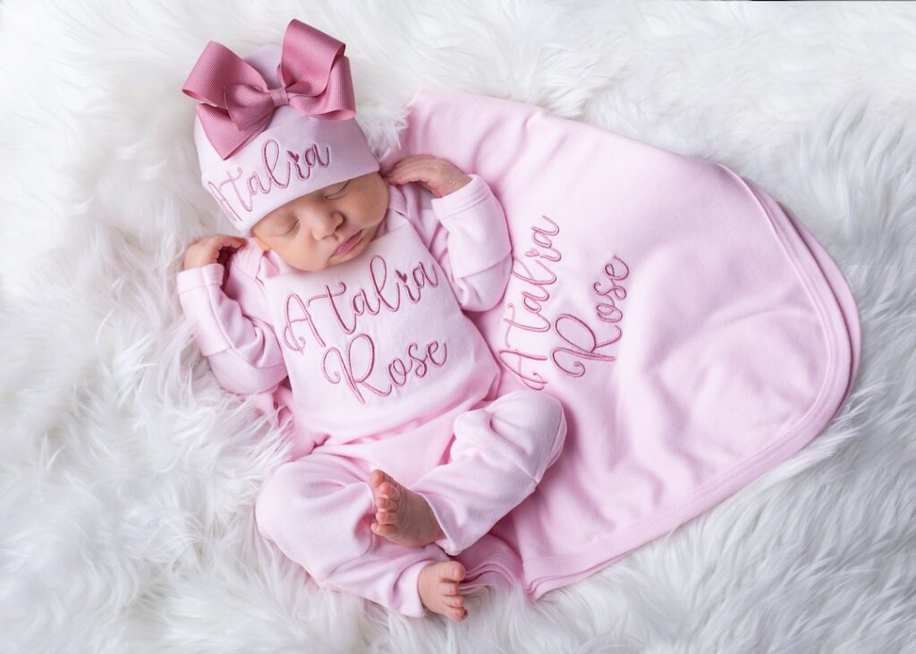 Como Escolher um Enxoval Personalizado com o Nome do Bebê