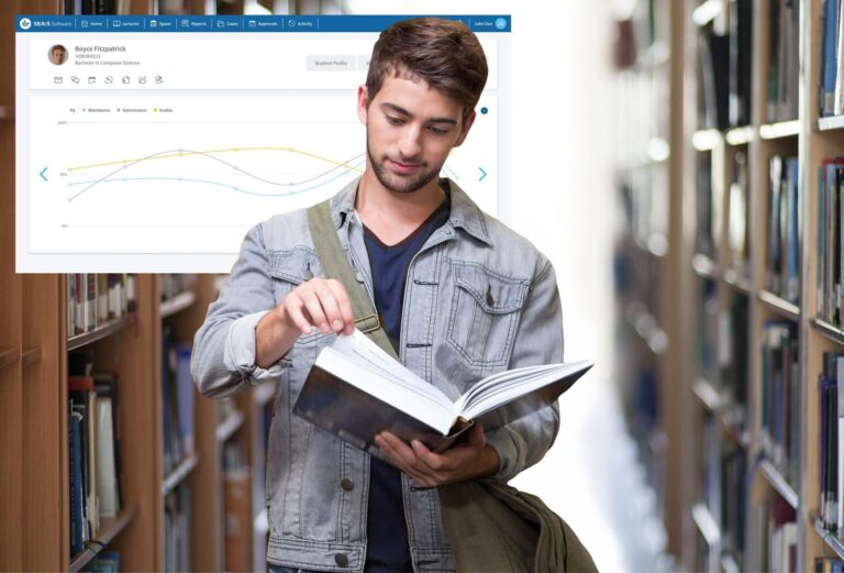 estudante analisando opcoes de cursos