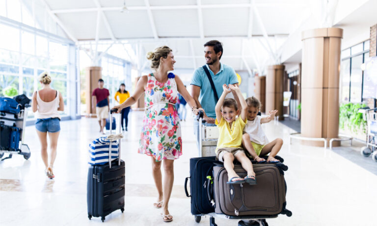 Pode Mandar Embora um Funcionário Após as Férias Entenda a Lei! 5 funcionario saindo de ferias com malas