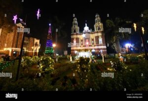 igreja iluminada em um feriado