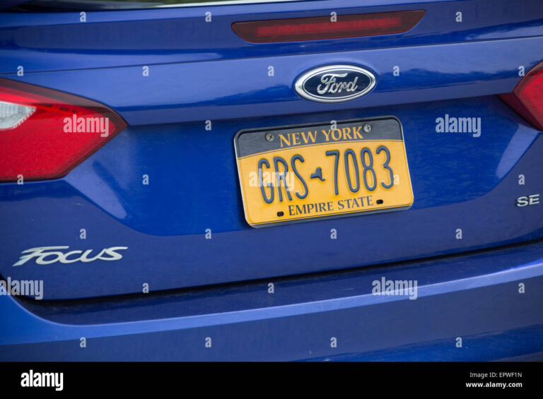 imagem de uma placa de carro em foco