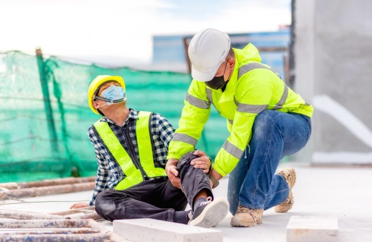 imagens de trabalhadores em ambientes de risco