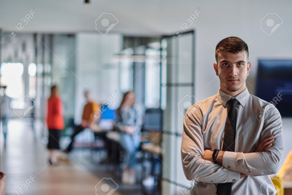 Por que muitos jovens abandonam a escola para entrar no mercado de trabalho