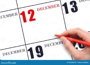 maos segurando um calendario de dezembro