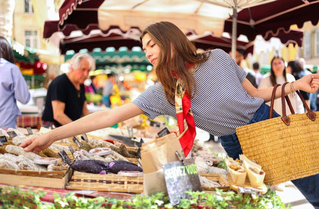 Mini mercado em condomínio: precisa mesmo de alvará para funcionar