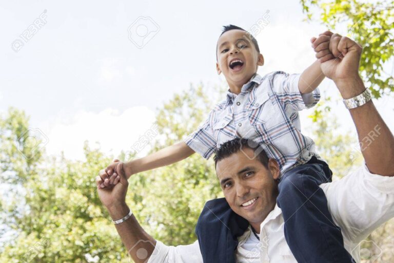 Pai que não paga pensão pode ter direito à guarda compartilhada 28 pai e filho se divertindo juntos