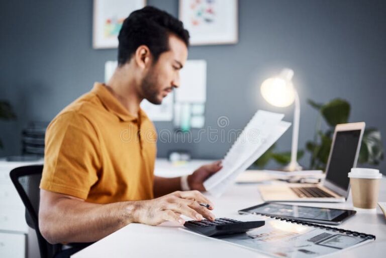 Por que Não Estou Recebendo o Vale Gás e O Que Fazer 25 pessoa preocupada com contas e orcamento