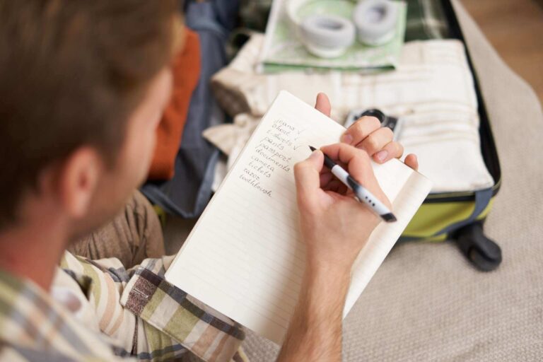 pessoa preocupada com ferias e documentos