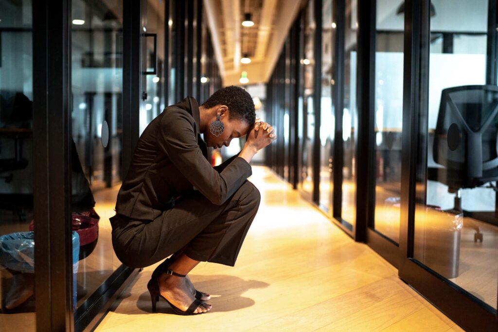 Passei mal no trabalho, posso ir embora Quais são meus direitos