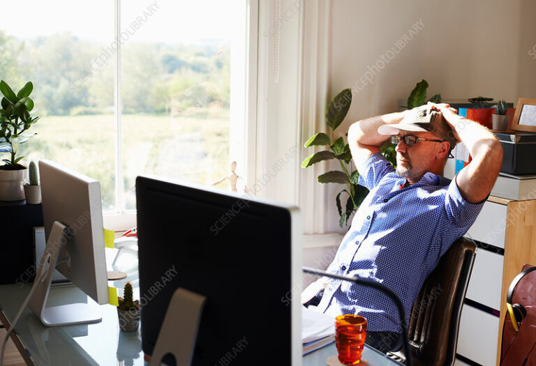 Como Fazer um Trabalho Eficiente como Auxiliar de RH Home Office 10 pessoa trabalhando em casa com computador 2