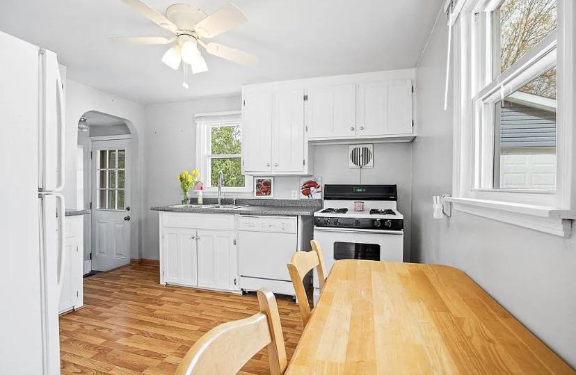 Como usar piso na parede da cozinha de forma criativa e moderna