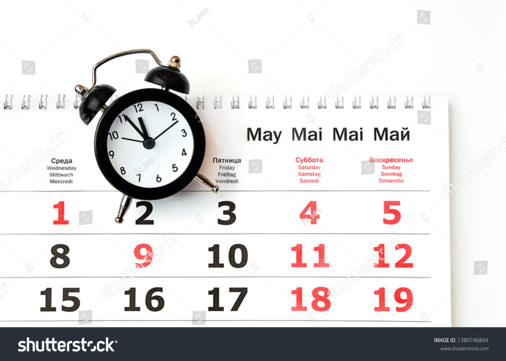 relogio com dias marcados em calendario
