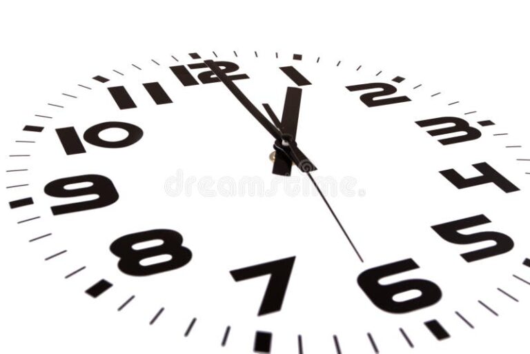 relogio com horas marcadas em fundo neutro