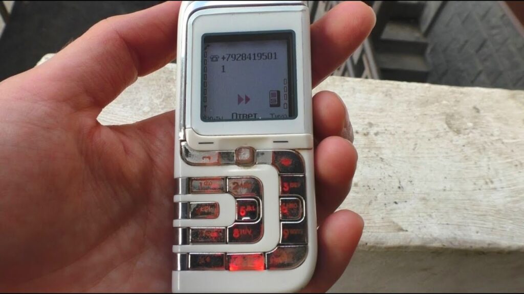 telefone antigo com chamada recebida