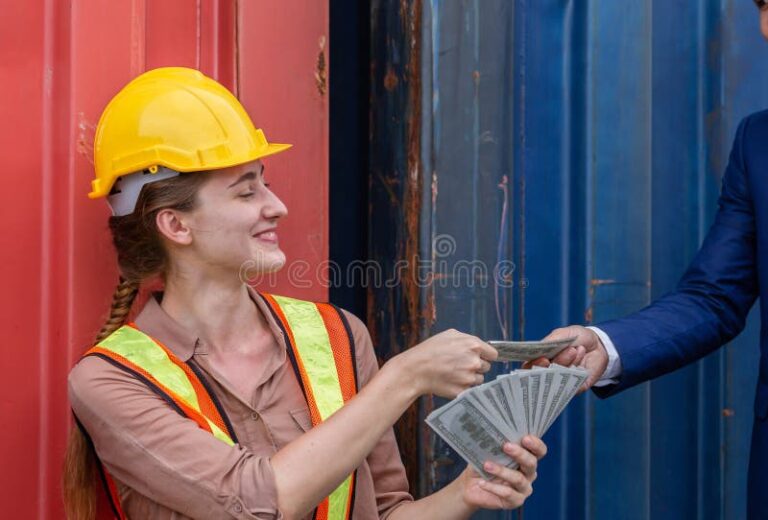 trabalhador feliz recebendo pagamento